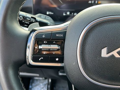 Certified 2025 Kia Sorento SX Prestige image 17