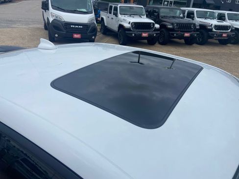 Used 2016 Dodge Charger R/T w/ Plus Group RWD image 39