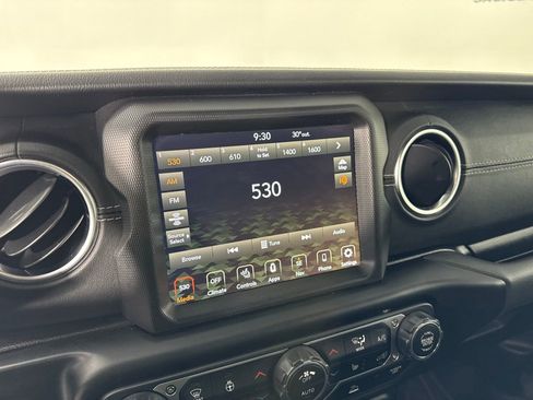 Used 2022 Jeep Wrangler Unlimited Sahara w/ Dual Top Group AWD/4WD image 14