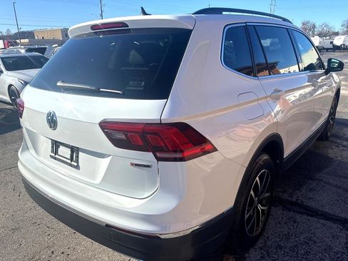 Used 2021 Volkswagen Tiguan SE w/ Panoramic Sunroof Package image 8