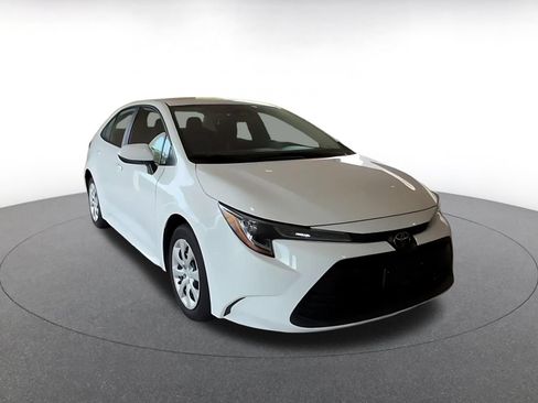 Used 2025 Toyota Corolla LE FWD image 3