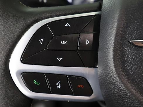Used 2025 Chrysler Pacifica Select FWD image 44