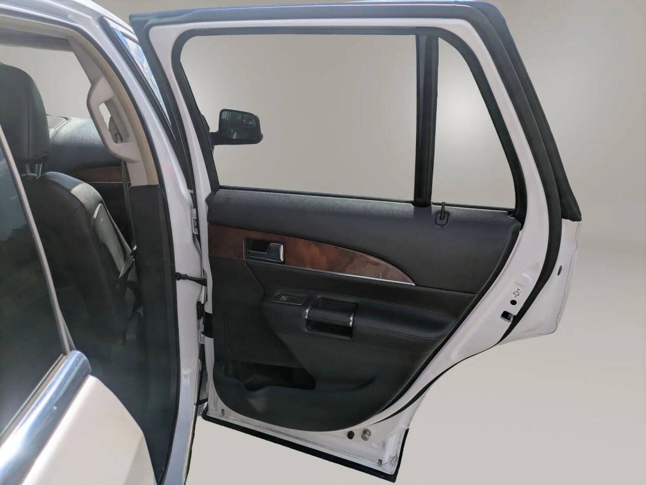 Used 2011 Lincoln MKX 2WD w/ Wood Pkg image 26