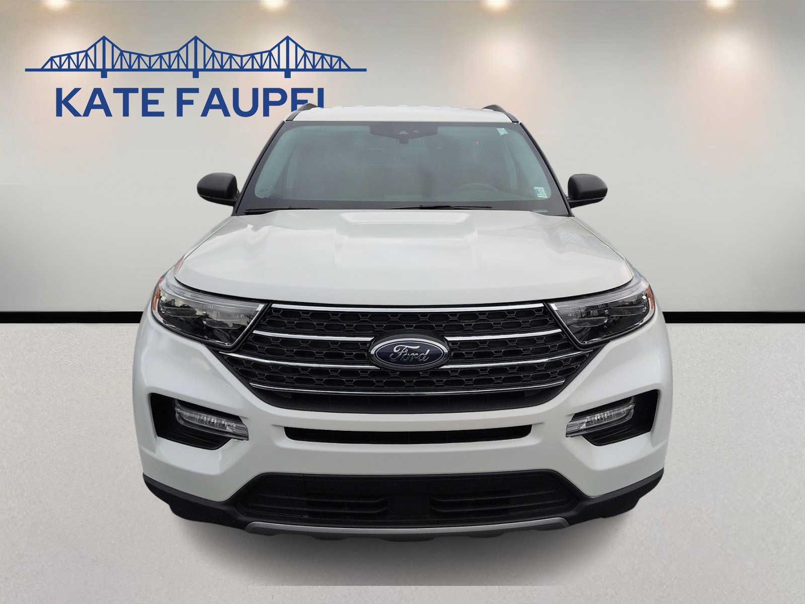 Used 2023 Ford Explorer XLT w/ Equipment Group 202A AWD/4WD image 2