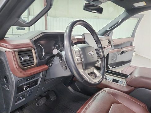 Used 2024 Ford Expedition Limited image 18