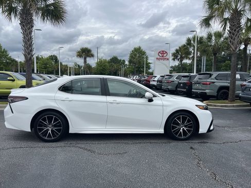 Used 2023 Toyota Camry SE FWD image 11