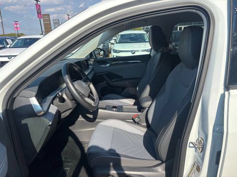 Used 2026 Volkswagen Tiguan SE AWD/4WD image 28