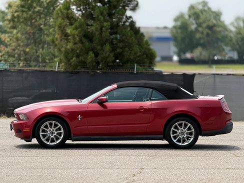 Used 2010 Ford Mustang Convertible RWD image 8