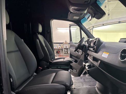 New 2025 Mercedes-Benz Sprinter 2500 image 13
