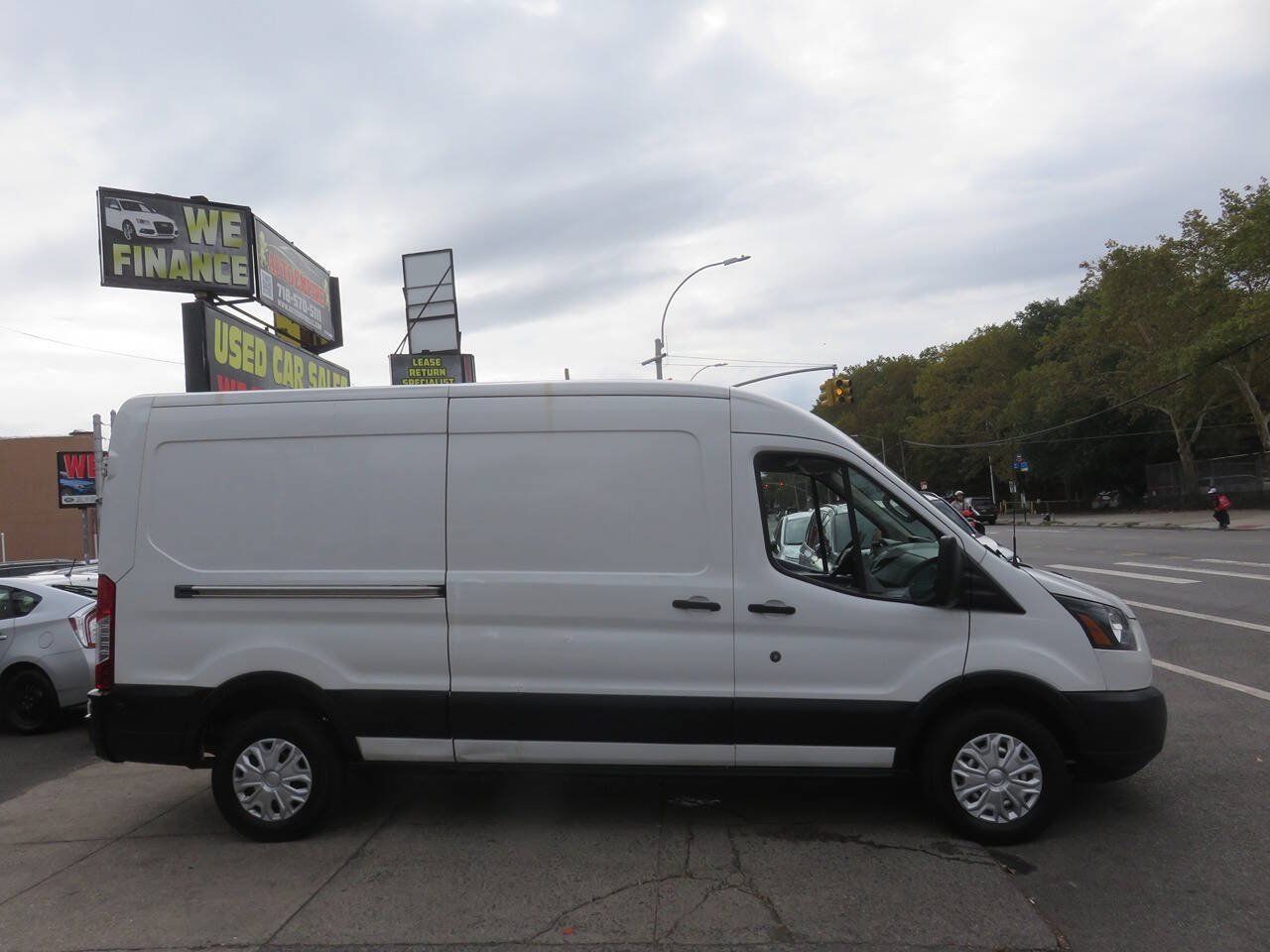 Used 2019 Ford Transit 250 148 Medium Roof w/ Interior Upgrade Package RWD image 12