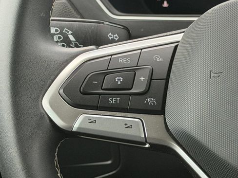 Used 2022 Volkswagen Tiguan SE FWD image 15