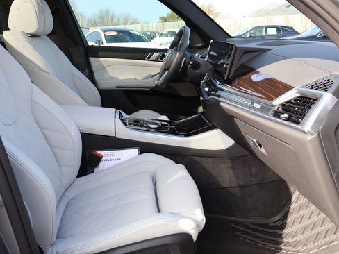 Used 2026 BMW X5 xDrive40i w/ M Sport Package image 29
