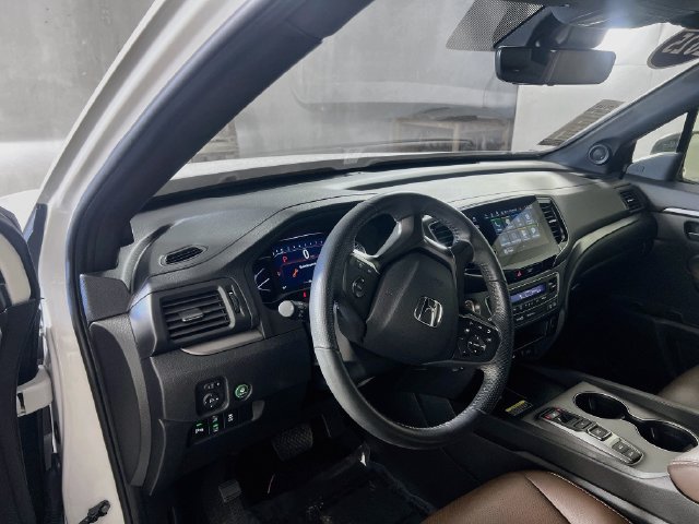 Used 2025 Honda Passport EX-L image 11