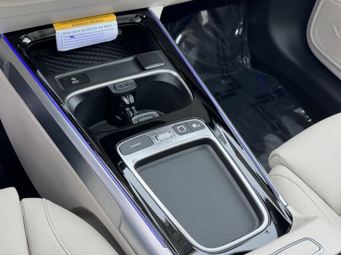 New 2025 Mercedes-Benz GLB 250 image 9