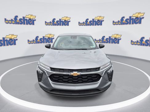 Certified 2026 Chevrolet Trax LS w/ Driver Confidence Package FWD image 4
