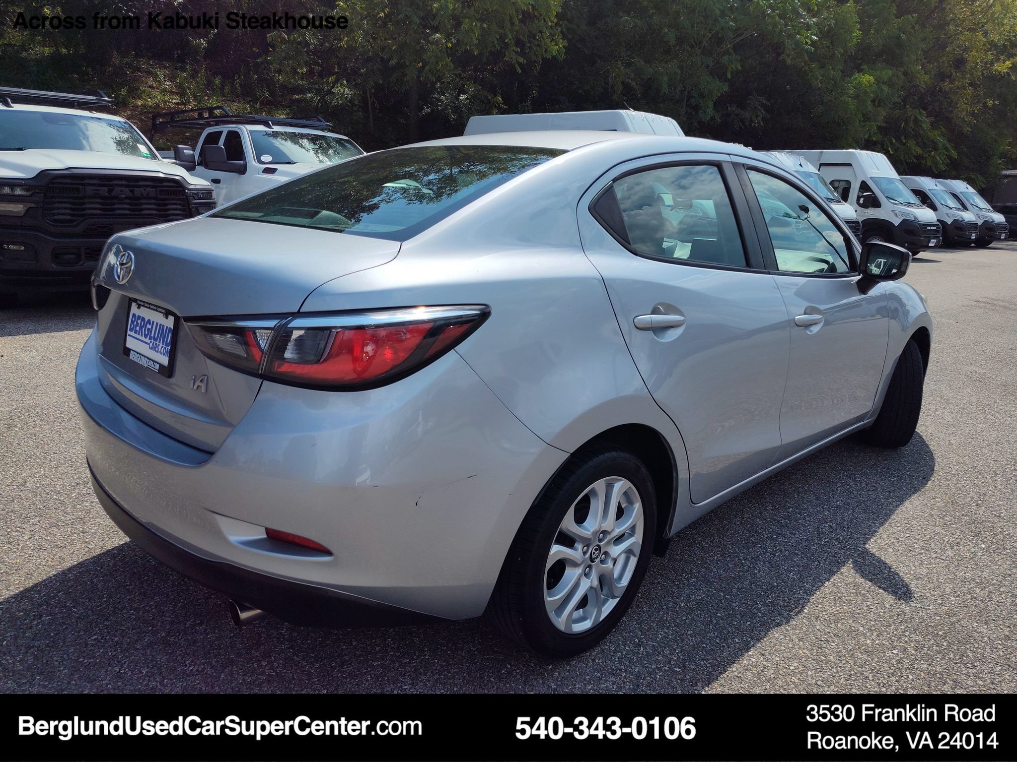 Used 2017 Toyota Yaris iA FWD image 4