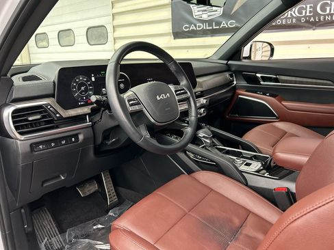 Used 2025 Kia Telluride SX w/ SX Captain's Chair Package AWD/4WD image 11