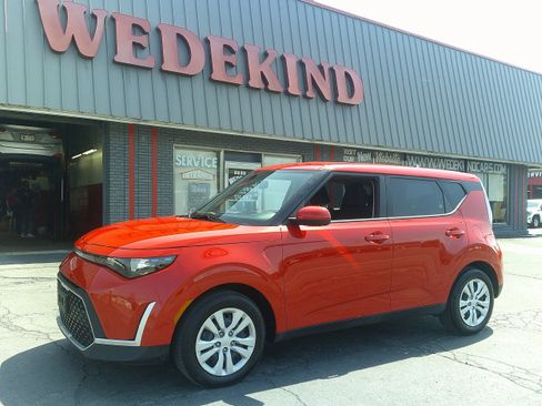 Used 2023 Kia Soul LX FWD image 1
