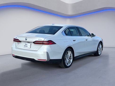 Used 2025 BMW 530i xDrive image 10