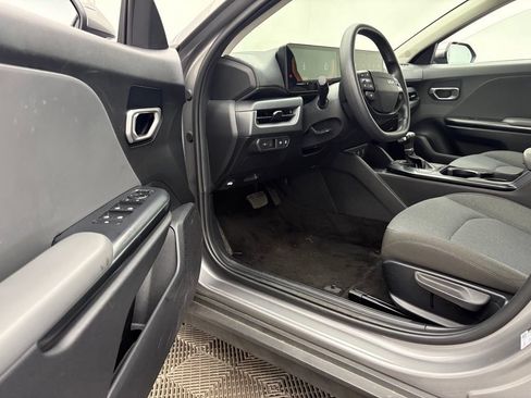 Used 2025 Kia K4 FWD image 12
