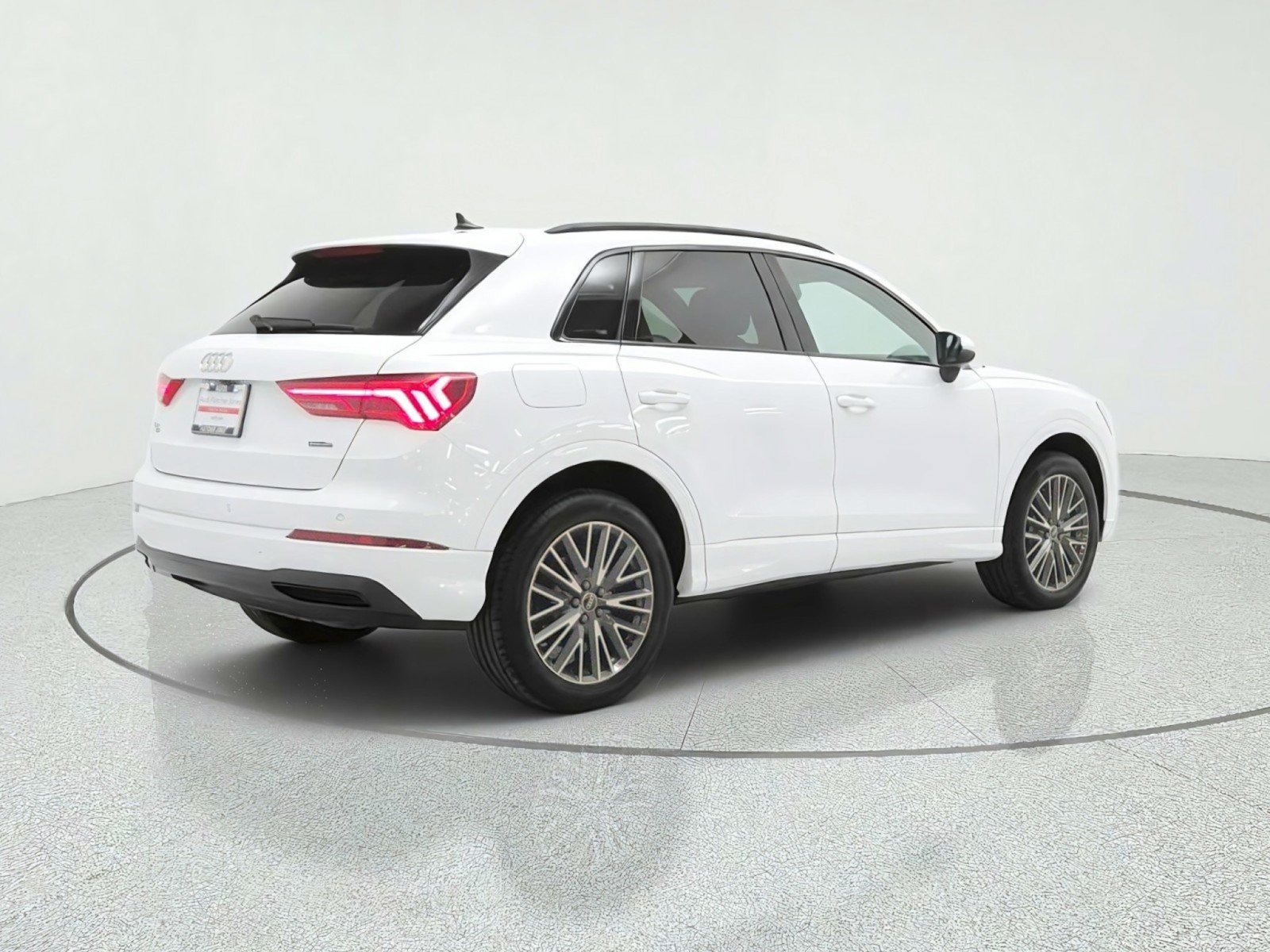 Used 2024 Audi Q3 2.0T Premium w/ Convenience Package AWD/4WD image 5