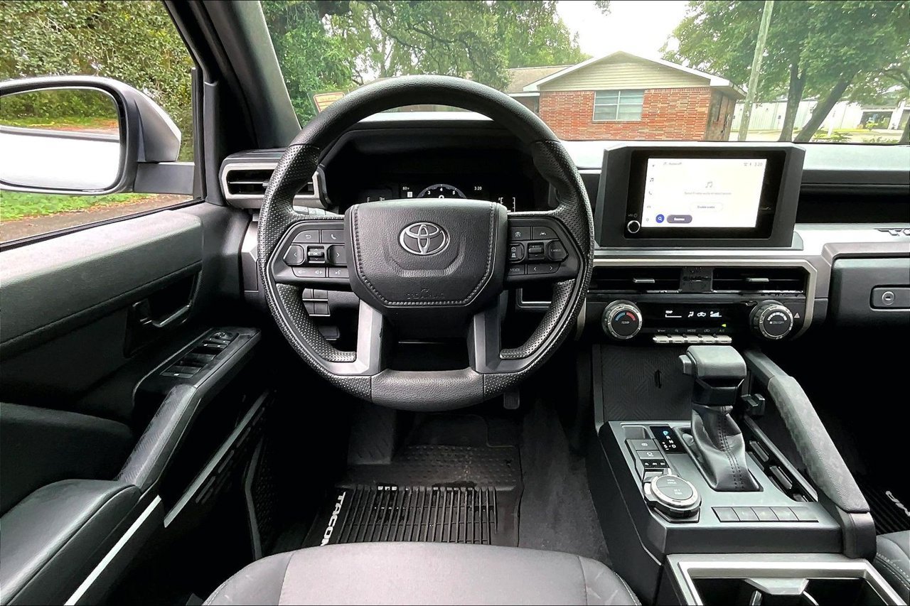 Used 2025 Toyota Tacoma SR5 AWD/4WD image 8