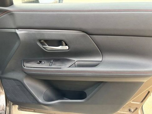 Used 2025 Nissan Kicks SR image 16