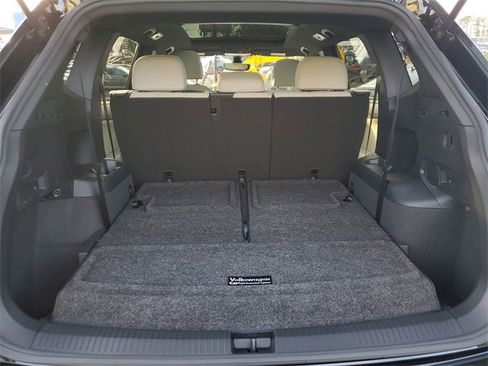 Certified 2022 Volkswagen Tiguan SE R-Line image 8