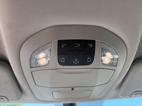 Used 2024 Chrysler Pacifica Touring-L FWD image 36
