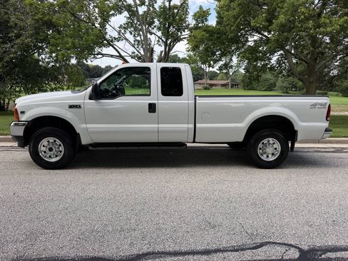 Used 2001 Ford F250 XLT AWD/4WD image 2