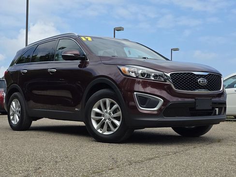 Used 2017 Kia Sorento AWD w/ LX Convenience Package image 2
