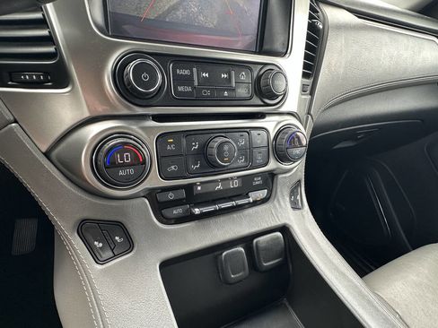 Used 2015 Chevrolet Suburban LT RWD image 13
