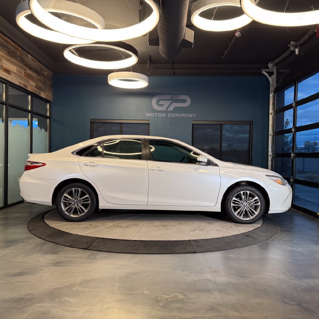 Used 2017 Toyota Camry SE FWD image 2
