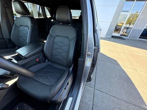 Used 2024 Volkswagen Atlas Cross Sport SE AWD/4WD image 12