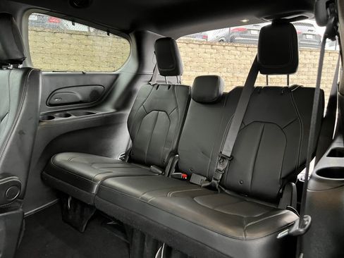 Used 2020 Chrysler Pacifica Touring-L Plus image 7