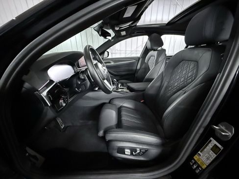 Used 2023 BMW 540i xDrive w/ M Sport Package image 19