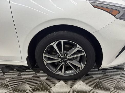 Used 2024 Kia Forte LXS w/ LXS Technology Package FWD image 12