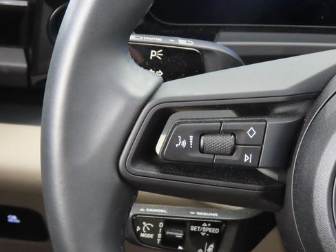 Certified 2025 Porsche Macan 4S Electric AWD/4WD image 21