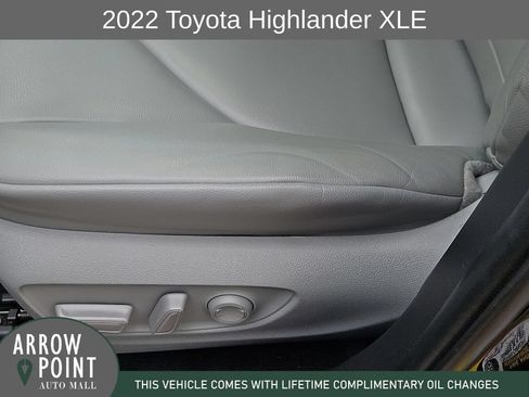 Used 2022 Toyota Highlander XLE FWD image 23
