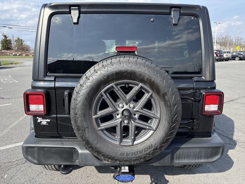 Used 2024 Jeep Wrangler Unlimited Sport AWD/4WD image 6