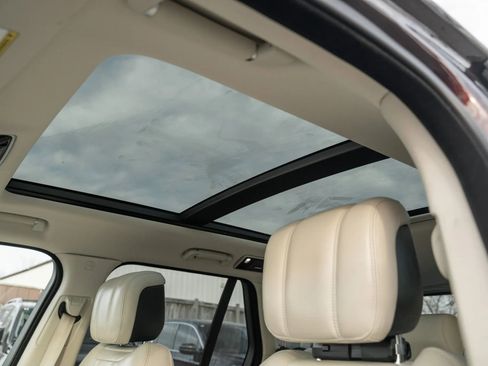 Used 2020 Land Rover Range Rover HSE image 23