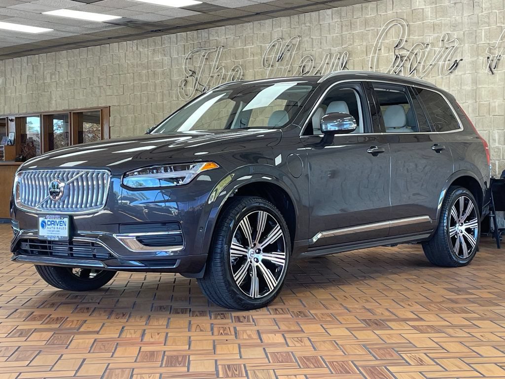Used 2025 Volvo XC90 T8 Ultra AWD/4WD image 4