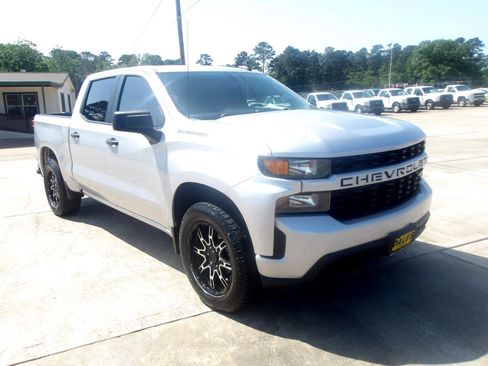 Used 2020 Chevrolet Silverado 1500 Custom w/ Custom Value Package image 4