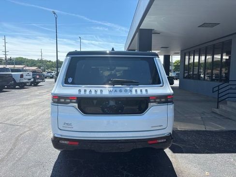 Used 2023 Jeep Grand Wagoneer L Series III w/ Rear Seat Video Group 1 AWD/4WD image 10