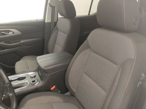 Used 2018 Chevrolet Traverse LT FWD image 17