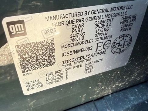Used 2025 GMC Yukon AT4 w/ AT4 Premium Package AWD/4WD image 2