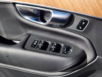 New 2025 Volvo XC90 B5 Plus w/ Protection Package Premier