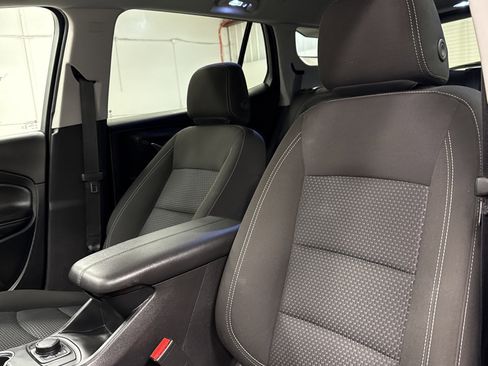 Used 2024 GMC Terrain SLE image 5