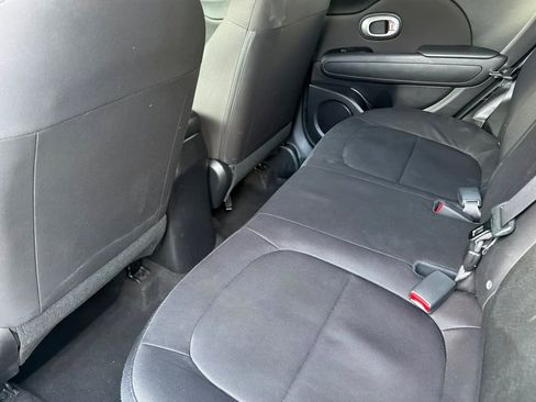 Used 2015 Kia Soul FWD image 12