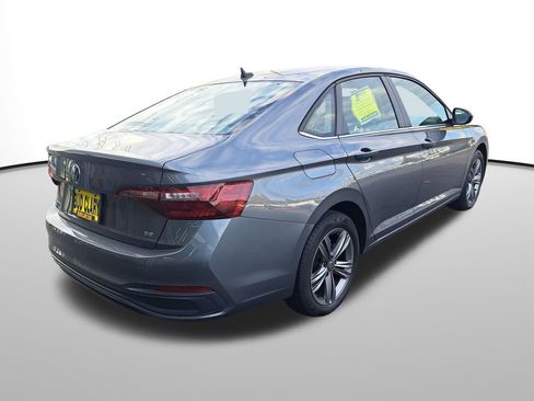 Used 2024 Volkswagen Jetta SE image 6